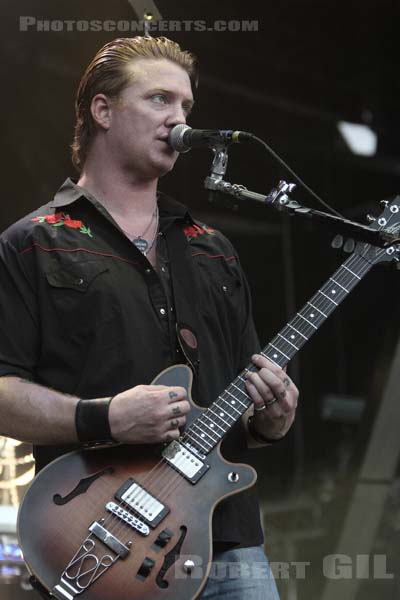 QUEENS OF THE STONE AGE - 2007-07-01 - CERGY - Base de Loisirs - Joshua Michael Homme III